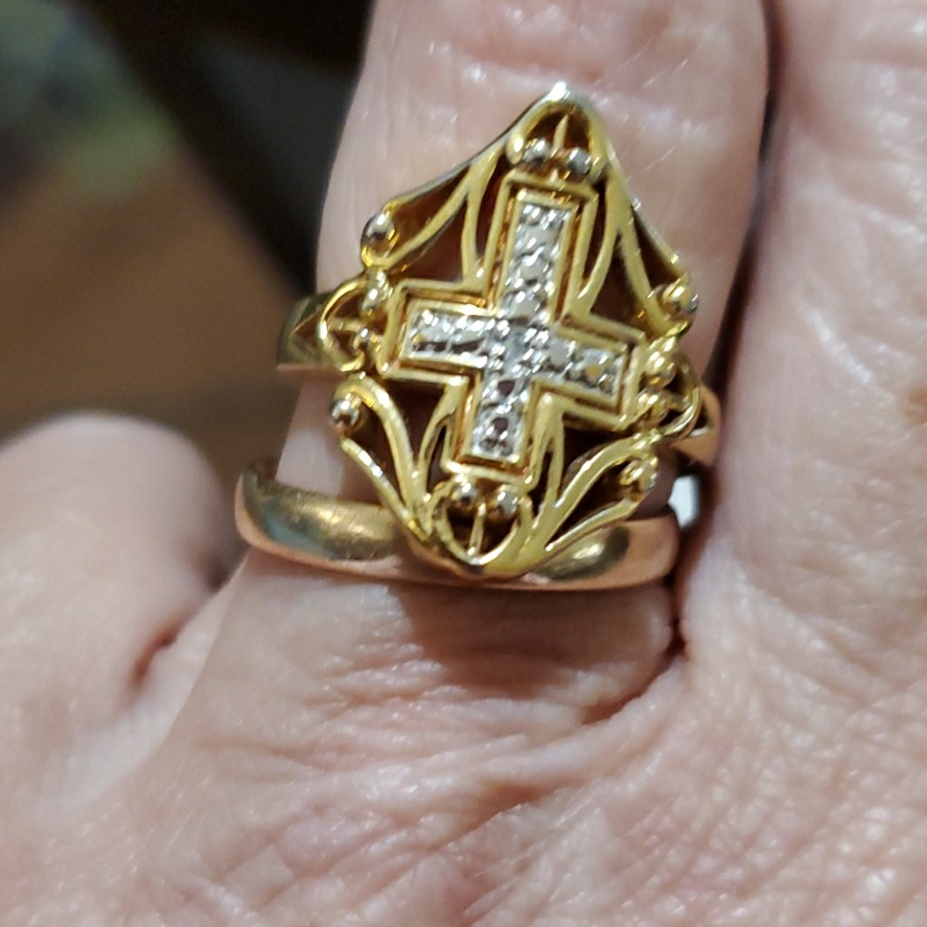 A Cross Ring